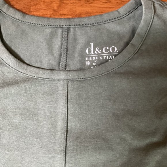 D&Co. Essentials Women's Top Sz 1 XL  Short Sleeve T-Shirt Green Seam In Center - Picture 4 of 10